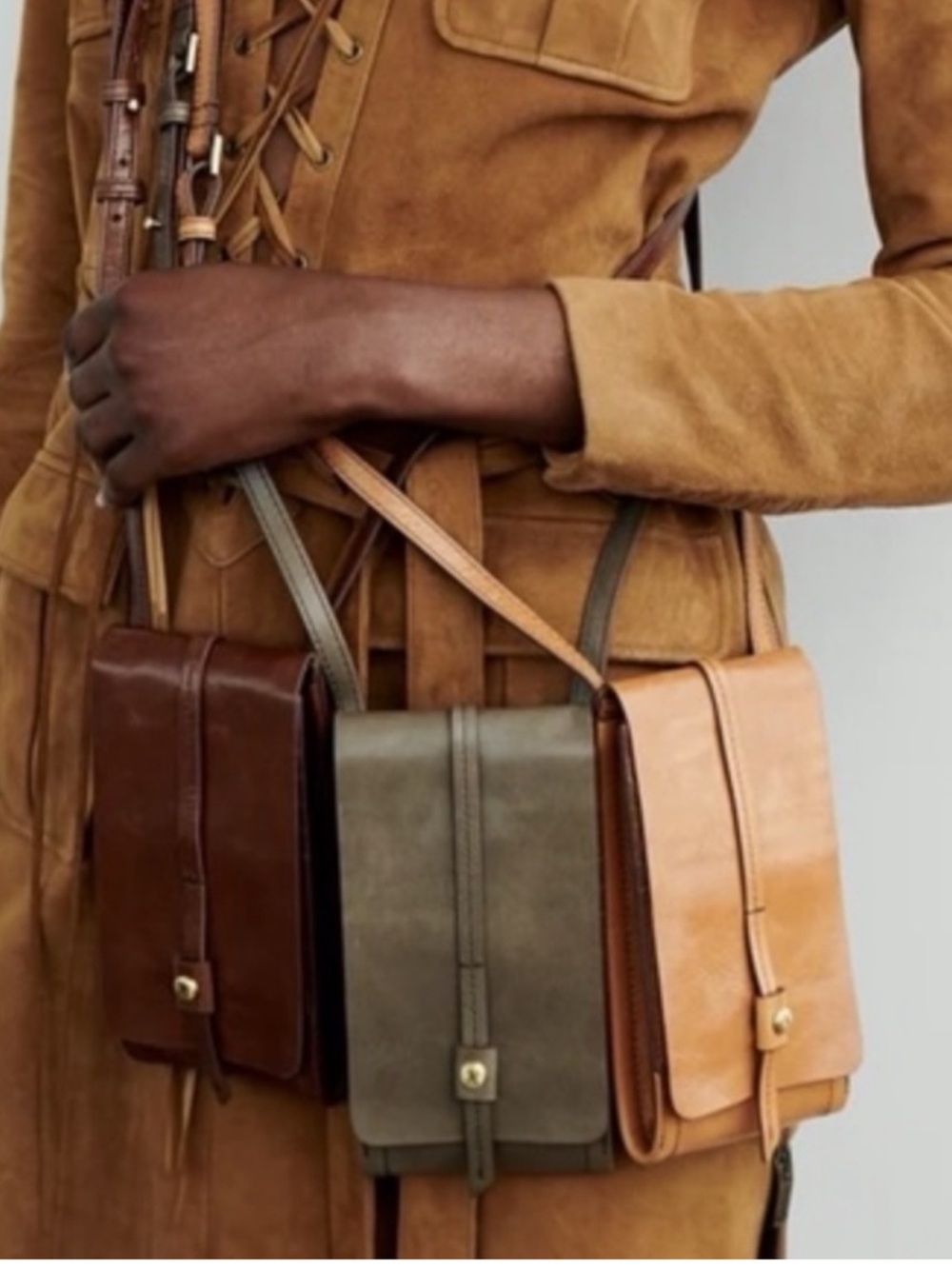 Hobo International Token Leather Smartphone Wallet Crossbody-Caramel